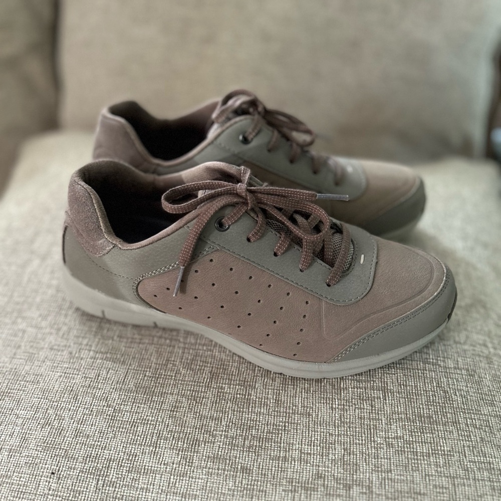 Easy Spirit Women's Skipper Sneakers in Taupe, Size 8